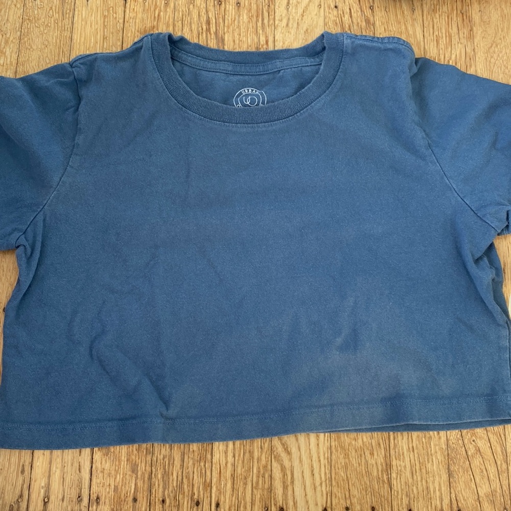 blue cropped t-shirt